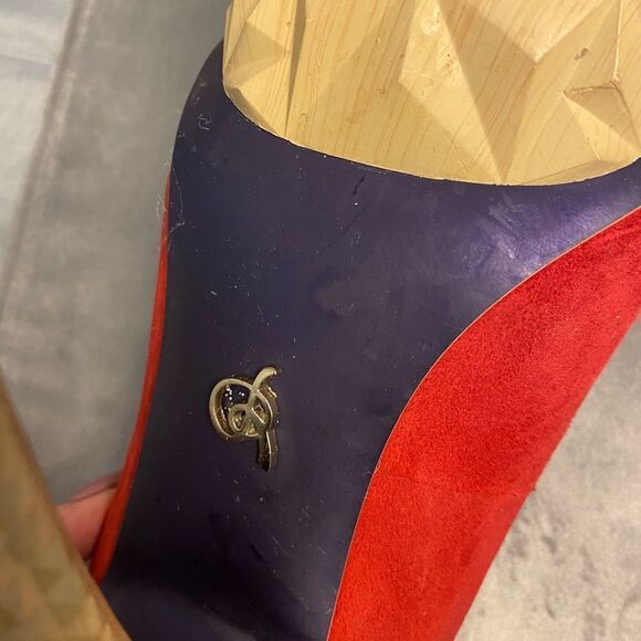 Rachel Ray red suede heels, size 7,5 - Picture 7 of 8